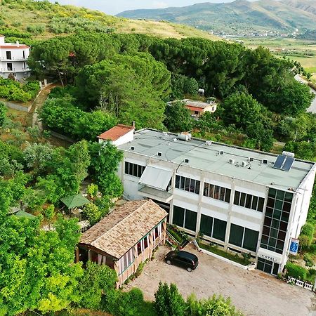"Frogs House" Hotel & Restorant Slow Food Lushnjë Exterior foto