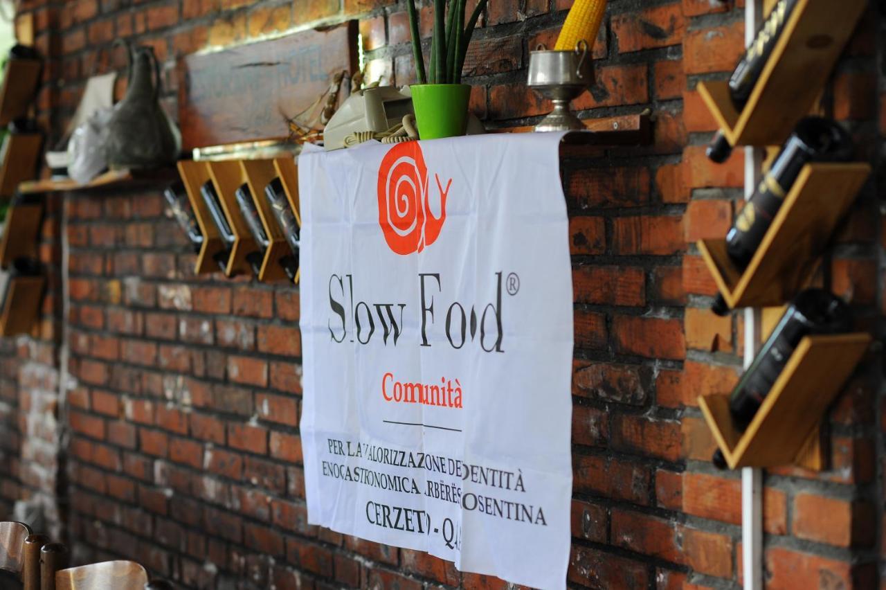 "Frogs House" Hotel & Restorant Slow Food Lushnjë Exterior foto
