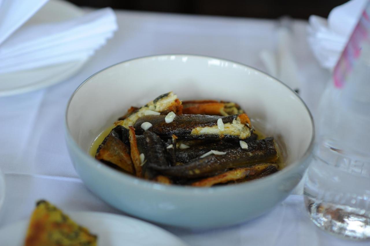 "Frogs House" Hotel & Restorant Slow Food Lushnjë Exterior foto