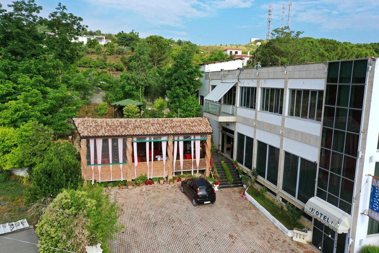 "Frogs House" Hotel & Restorant Slow Food Lushnjë Exterior foto